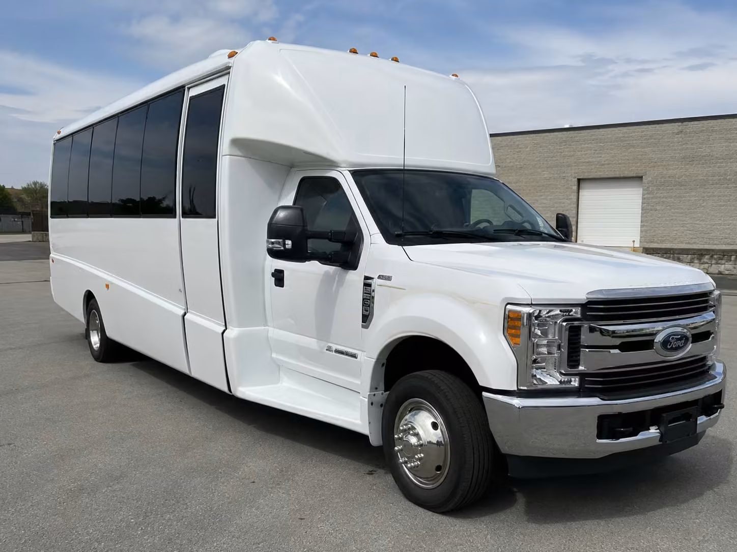 pleasanton 15 passenger minibus rental